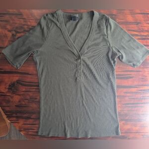 Torrid Size 1 Olive V-Neck Buttoned Women's Top